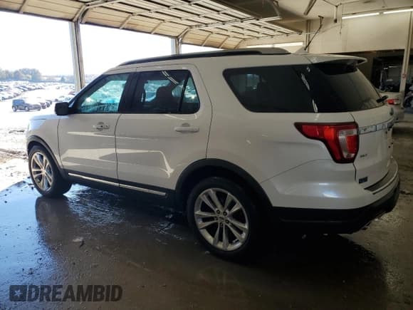 ✅ 2018 Ford Explorer XLT • VIN: 1FM5K7D87JGA23935 • Lot: 91638285. Wystawiony na Copart z przebiegiem 116 741 mil. Bezpłatny archiwum sprzedaży aukcyjnych z USA i szczegółowy raport historii pojazdu na DreamBid. Zdjęcie 2.