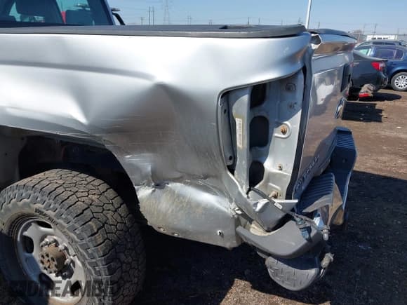 ✅ 2017 Chevrolet Silverado 2500HD Work Truck • VIN: 1GC2KUEG0HZ245663 • Lot: 41768414. Wystawiony na IAAI z przebiegiem 116 896 mil. Bezpłatny archiwum sprzedaży aukcyjnych z USA i szczegółowy raport historii pojazdu na DreamBid. Zdjęcie 18.