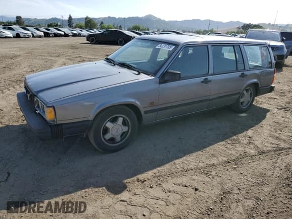 ✅ 1987 Volvo 740 • VIN: YV1FX8757H1113272 • Lot: 54231785. Wystawiony na Copart z przebiegiem 230 446 mil. Bezpłatny archiwum sprzedaży aukcyjnych z USA i szczegółowy raport historii pojazdu na DreamBid. Zdjęcie 1.