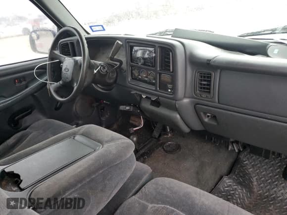 ✅ 2000 Chevrolet Silverado 1500 • VIN: 1GCEK14V9YZ235077 • Lot: 43021105. Listed on Copart with 172,099 mi. Free auction sales archive from the USA and detailed vehicle history report at DreamBid. Image 8.
