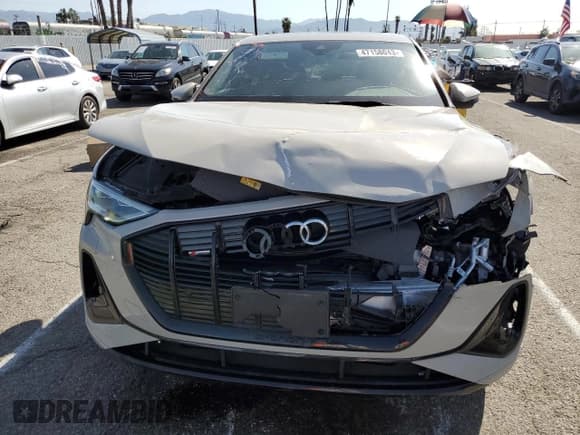 ✅ 2021 Audi e-tron Premium • VIN: WA11AAGE3MB025827 • Lot: 47158043. Listed on Copart with 47,505 mi. Free auction sales archive from the USA and detailed vehicle history report at DreamBid. Image 5.