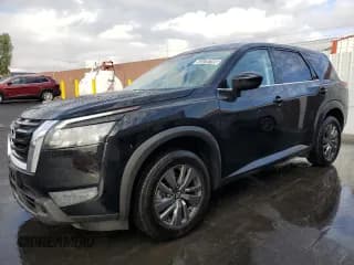 ✅ 2025 Nissan Pathfinder S • VIN: 5N1DR3AAXSC227922 • Lot: 93478795. Wystawiony na Copart z przebiegiem 20 483 mil. Bezpłatny archiwum sprzedaży aukcyjnych z USA i szczegółowy raport historii pojazdu na DreamBid. Zdjęcie 1.