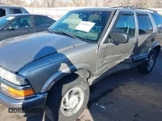 ✅ 2001 Chevrolet Blazer LT • VIN: 1GNDT13WX12195102 • Lot: 41382437. Wystawiony na IAAI z przebiegiem 163 921 mil. Bezpłatny archiwum sprzedaży aukcyjnych z USA i szczegółowy raport historii pojazdu na DreamBid. Zdjęcie 6.