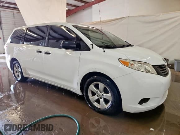 ✅ 2014 Toyota Sienna L • VIN: 5TDZK3DC5ES459424 • Lot: 92722285. Listed on Copart with 110,989 mi. Free auction sales archive from the USA and detailed vehicle history report at DreamBid. Image 4.