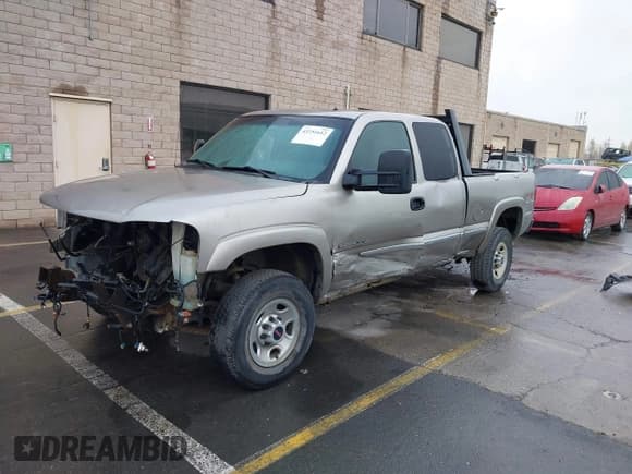 ✅ 2001 GMC Sierra 2500HD SL • VIN: 1GTHK29U91Z283753 • Лот: 43751612. Опубликован ранее на IAAI с пробегом 114 965 миль. Бесплатный доступ к архиву аукционных продаж из США и подробный отчёт об истории автомобиля на DreamBid. Изображение 2.