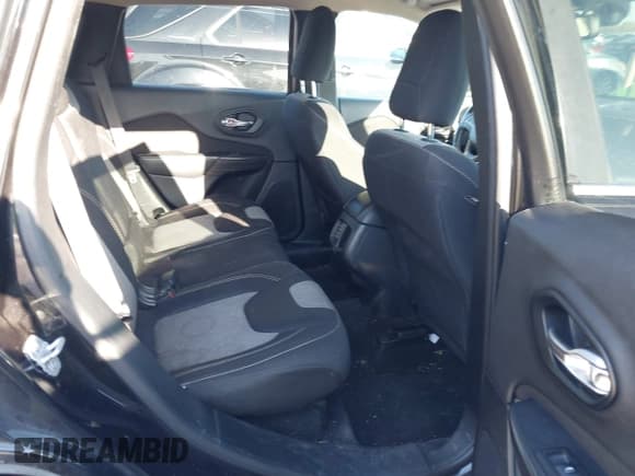 ✅ 2014 Jeep Cherokee Latitude • VIN: 1C4PJLCS8EW106453 • Lot: 43717599. Wystawiony na IAAI z przebiegiem 154 630 mil. Bezpłatny archiwum sprzedaży aukcyjnych z USA i szczegółowy raport historii pojazdu na DreamBid. Zdjęcie 8.