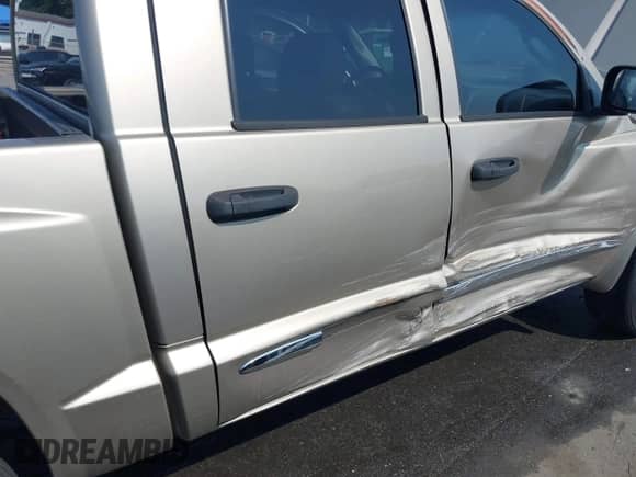 2005 Dodge Dakota Laramie with VIN 1D7HE58N65S128701, listed as a IAAI auction lot 42612813 with 133,800 mi miles and . Bid and sale history available at DreamBid. Image 6.