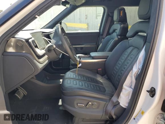 ✅ 2022 Rivian R1T Adventure • VIN: 7FCTGAAA9NN009189 • Lot: 56009235. Wystawiony na Copart z przebiegiem 28 994 mil. Bezpłatny archiwum sprzedaży aukcyjnych z USA i szczegółowy raport historii pojazdu na DreamBid. Zdjęcie 7.