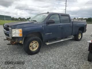 ✅ 2007 Chevrolet Silverado 2500HD 1LT • VIN: 1GCHK23637F547148 • Lot: 67982375. Wystawiony na Copart z przebiegiem 205 123 mil. Bezpłatny archiwum sprzedaży aukcyjnych z USA i szczegółowy raport historii pojazdu na DreamBid. Zdjęcie 1.