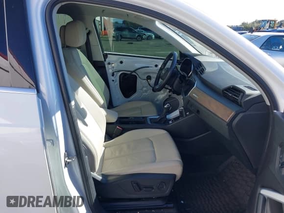 ✅ 2020 Audi Q3 Premium Plus • VIN: WA1BECF36L1086470 • Lot: 43433212. Listed on IAAI with 67,245 mi. Free auction sales archive from the USA and detailed vehicle history report at DreamBid. Image 5.