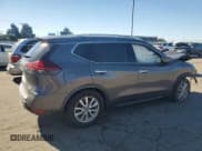 ✅ 2018 Nissan Rogue S • VIN: JN8AT2MTXJW450477 • Lot: 87284855. Wystawiony na Copart z przebiegiem 141 990 mil. Bezpłatny archiwum sprzedaży aukcyjnych z USA i szczegółowy raport historii pojazdu na DreamBid. Zdjęcie 3.