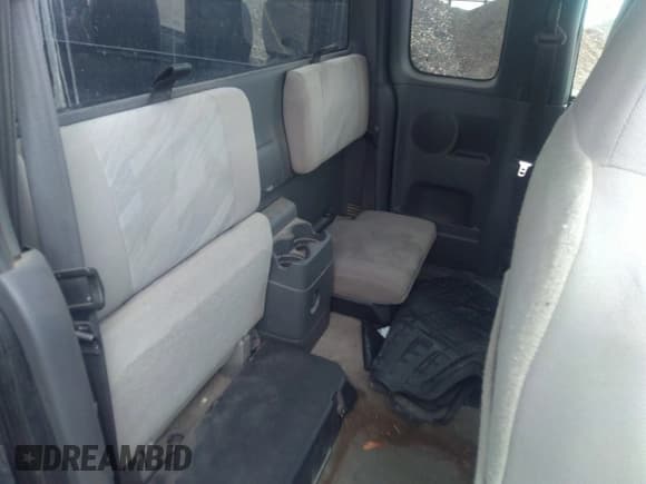 ✅ 2004 Chevrolet Colorado LS Z71 • VIN: 1GCDT196948105715 • Lot: 31924071. Listed on IAAI with 326 mi. Free auction sales archive from the USA and detailed vehicle history report at DreamBid. Image 8.