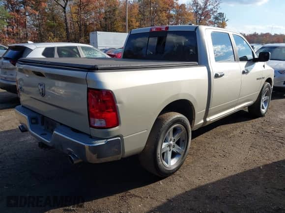 2010 Dodge 1500 ST с VIN 1D7RB1CT5AS206066, выставлен на аукционе IAAI как лот 43596546 с пробегом 140 987 миль миль и . История ставок и продаж доступна на DreamBid. Изображение 4.