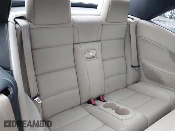 ✅ 2016 Volkswagen Eos Komfort • VIN: WVWBW8AH2GV001111 • Lot: 43756379. Wystawiony na IAAI z przebiegiem 68 172 mil. Bezpłatny archiwum sprzedaży aukcyjnych z USA i szczegółowy raport historii pojazdu na DreamBid. Zdjęcie 8.