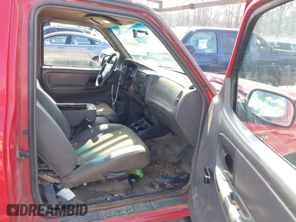 ✅ 2001 Ford Ranger XL Fleet • VIN: 1FTYR11E21PA79284 • Лот: 41497167. Опубликован ранее на IAAI с пробегом 216 300 миль. Бесплатный доступ к архиву аукционных продаж из США и подробный отчёт об истории автомобиля на DreamBid. Изображение 5.