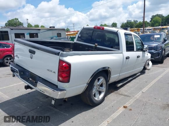 ✅ 2008 Dodge RAM • VIN: 1D3HU18N08J224962 • Лот: 42755681. Опубликован ранее на IAAI с пробегом 137 431 миль. Бесплатный доступ к архиву аукционных продаж из США и подробный отчёт об истории автомобиля на DreamBid. Изображение 4.