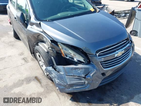 2016 Chevrolet Trax LS z VIN 3GNCJKSB6GL250531, wystawiony jako IAAI lot #43229045 z przebiegiem 92 743 mil mil oraz . Historia ofert i sprzedaży dostępna na DreamBid. Obrazek 6.