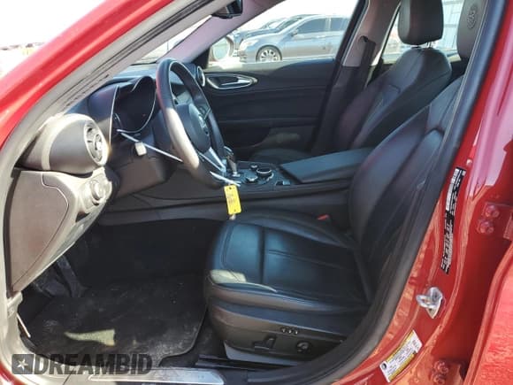 ✅ 2018 Alfa Romeo Giulia • VIN: ZARFAEDN4J7597579 • Lot: 45358835. Wystawiony na Copart z przebiegiem 55 921 mil. Bezpłatny archiwum sprzedaży aukcyjnych z USA i szczegółowy raport historii pojazdu na DreamBid. Zdjęcie 7.