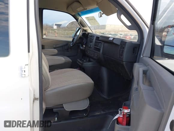 ✅ 2017 Chevrolet Express Cargo • VIN: 1GCWGBFF7H1222263 • Lot: 43569326. Listed on IAAI with 327,493 mi. Free auction sales archive from the USA and detailed vehicle history report at DreamBid. Image 5.