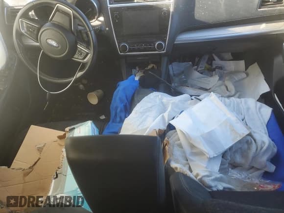 ✅ 2018 Subaru Outback Premium • VIN: 4S4BSACC1J3380587 • Лот: 84003895. Опубликован ранее на Copart с пробегом Не указан. Бесплатный доступ к архиву аукционных продаж из США и подробный отчёт об истории автомобиля на DreamBid. Изображение 8.