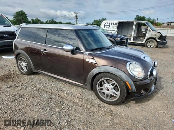 ✅ 2009 MINI Clubman S • VIN: WMWMM335X9TP89913 • Lot: 65537895. Listed on Copart with 127,679 mi. Free auction sales archive from the USA and detailed vehicle history report at DreamBid. Image 4.