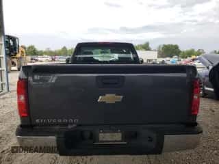 2011 Chevrolet Silverado 1500 Work Truck z VIN 1GCNCPEX0BZ297751, wystawiony jako Copart lot #81333125 z przebiegiem 224 074 mil mil oraz Szkoda całkowita • Salvage title. Historia ofert i sprzedaży dostępna na DreamBid. Obrazek 6.
