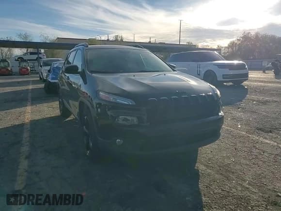 ✅ 2018 Jeep Cherokee Latitude • VIN: 1C4PJMCB8JD569947 • Lot: 93339015. Wystawiony na Copart z przebiegiem 74 527 mil. Bezpłatny archiwum sprzedaży aukcyjnych z USA i szczegółowy raport historii pojazdu na DreamBid. Zdjęcie 14.