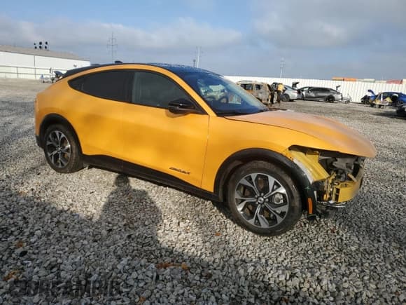 ✅ 2022 Ford Mustang Mach-E Premium • VIN: 3FMTK3SU1NMA40127 • Lot: 93193365. Listed on Copart with 28,920 mi. Free auction sales archive from the USA and detailed vehicle history report at DreamBid. Image 4.