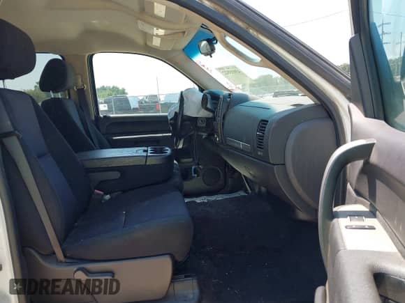 2010 Chevrolet Silverado 1500 LT z VIN 3GCRCSEA0AG279717, wystawiony jako IAAI lot #43033522 z przebiegiem 177 742 mil mil oraz . Historia ofert i sprzedaży dostępna na DreamBid. Obrazek 5.