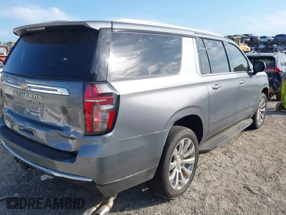 ✅ 2022 Chevrolet Suburban Premier • VIN: 1GNSKFKD2NR138333 • Lot: 41911336. Wystawiony na IAAI z przebiegiem 78 003 mil. Bezpłatny archiwum sprzedaży aukcyjnych z USA i szczegółowy raport historii pojazdu na DreamBid. Zdjęcie 4.