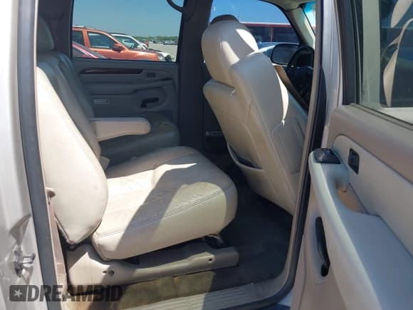 ✅ 2004 Chevrolet Suburban Z71 • VIN: 3GNFK16Z14G122679 • Lot: 41979958. Wystawiony na IAAI z przebiegiem 238 912 mil. Bezpłatny archiwum sprzedaży aukcyjnych z USA i szczegółowy raport historii pojazdu na DreamBid. Zdjęcie 8.