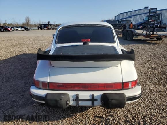 ✅ 1981 Porsche 911 • VIN: WP0AA0917BS121371 • Lot: 54415195. Listed on Copart with 127,376 mi. Free auction sales archive from the USA and detailed vehicle history report at DreamBid. Image 6.