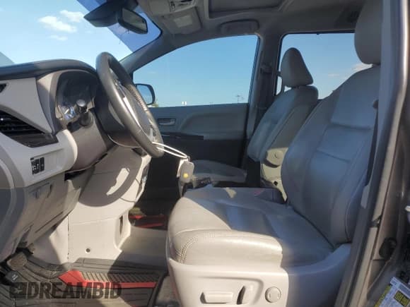 ✅ 2018 Toyota Sienna XLE • VIN: 5TDDZ3DC2JS195045 • Lot: 85872465. Listed on Copart with 154,196 mi. Free auction sales archive from the USA and detailed vehicle history report at DreamBid. Image 7.