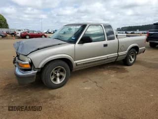 ✅ 2001 Chevrolet S-10 LS • VIN: 1GCCS19W018187215 • Лот: 46799275. Опубликован ранее на Copart с пробегом 140 606 миль. Бесплатный доступ к архиву аукционных продаж из США и подробный отчёт об истории автомобиля на DreamBid. Изображение 1.