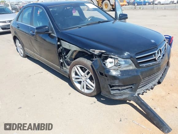 ✅ 2014 Mercedes-Benz C 250 Sport • VIN: WDDGF4HB6ER302587 • Lot: 42677039. Wystawiony na IAAI z przebiegiem 152 166 mil. Bezpłatny archiwum sprzedaży aukcyjnych z USA i szczegółowy raport historii pojazdu na DreamBid. Zdjęcie 6.