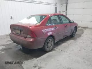 ✅ 2005 Ford Focus S • VIN: 1FAFP34N75W271435 • Lot: 43703551. Wystawiony na IAAI z przebiegiem 204 801 mil. Bezpłatny archiwum sprzedaży aukcyjnych z USA i szczegółowy raport historii pojazdu na DreamBid. Zdjęcie 4.