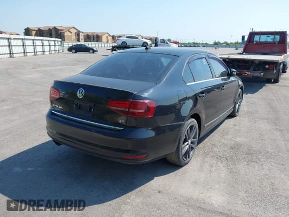 ✅ 2018 Volkswagen Jetta SEL • VIN: 3VWL17AJ9JM244848 • Lot: 42929605. Listed on IAAI with 64,684 mi. Free auction sales archive from the USA and detailed vehicle history report at DreamBid. Image 4.
