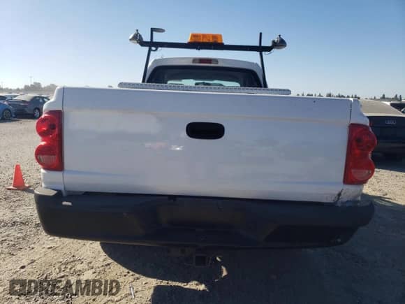 2007 Dodge Dakota ST with VIN 1D7HE22K87S232235, listed as a Copart auction lot 71441684 with 186,596 mi miles and Salvage title. Bid and sale history available at DreamBid. Image 6.