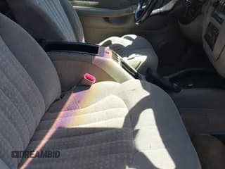 ✅ 1999 Chevrolet Blazer LS • VIN: 1GNDT13W8X2194684 • Lot: 41845973. Wystawiony na IAAI z przebiegiem 423 234 mil. Bezpłatny archiwum sprzedaży aukcyjnych z USA i szczegółowy raport historii pojazdu na DreamBid. Zdjęcie 5.