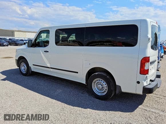 ✅ 2018 Nissan NV NV3500 HD S • VIN: 5BZBF0AA6JN851979 • Lot: 83767135. Wystawiony na Copart z przebiegiem 11 762 mil. Bezpłatny archiwum sprzedaży aukcyjnych z USA i szczegółowy raport historii pojazdu na DreamBid. Zdjęcie 2.