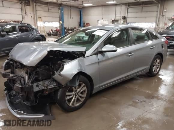 ✅ 2015 Hyundai Sonata SE • VIN: 5NPE24AFXFH211566 • Lot: 43193389. Listed on IAAI with 113,185 mi. Free auction sales archive from the USA and detailed vehicle history report at DreamBid. Image 2.