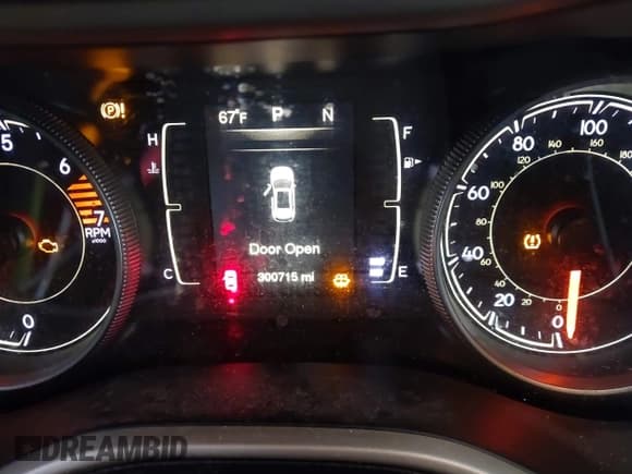 ✅ 2016 Jeep Cherokee Latitude • VIN: 1C4PJMCB8GW187690 • Lot: 43747295. Listed on IAAI with 300,715 mi. Free auction sales archive from the USA and detailed vehicle history report at DreamBid. Image 7.