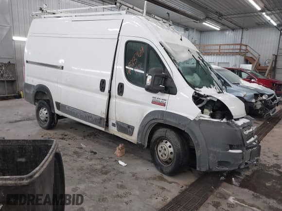 ✅ 2014 Ram ProMaster Cargo • VIN: 3C6TRVCG4EE101220 • Lot: 41323764. Wystawiony na IAAI z przebiegiem 270 810 mil. Bezpłatny archiwum sprzedaży aukcyjnych z USA i szczegółowy raport historii pojazdu na DreamBid. Zdjęcie 1.