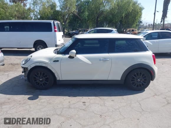 ✅ 2018 MINI Hardtop Cooper • VIN: WMWXP5C53J3C65056 • Лот: 42145768. Опубликован ранее на IAAI с пробегом 166 654 миль. Бесплатный доступ к архиву аукционных продаж из США и подробный отчёт об истории автомобиля на DreamBid. Изображение 15.