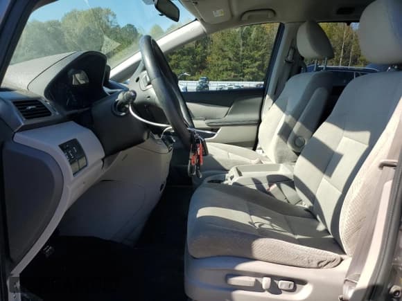 ✅ 2016 Honda Odyssey SE • VIN: 5FNRL5H30GB060706 • Lot: 91166725. Wystawiony na Copart z przebiegiem 102 263 mil. Bezpłatny archiwum sprzedaży aukcyjnych z USA i szczegółowy raport historii pojazdu na DreamBid. Zdjęcie 7.