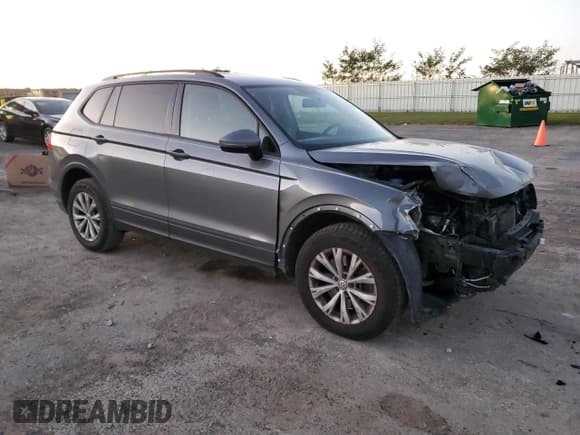 ✅ 2018 Volkswagen Tiguan S • VIN: 3VV1B7AX3JM121804 • Lot: 90357655. Listed on Copart with 97,140 mi. Free auction sales archive from the USA and detailed vehicle history report at DreamBid. Image 4.