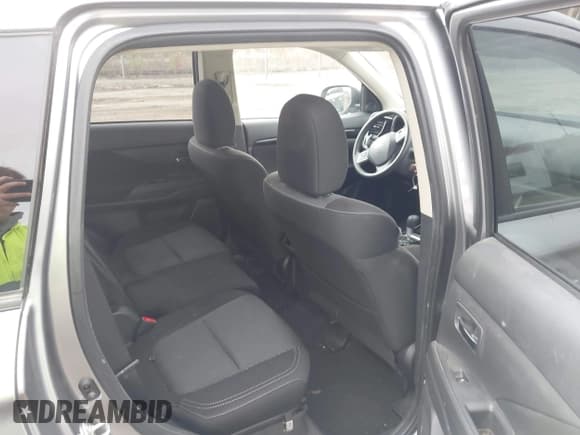 ✅ 2019 Mitsubishi Outlander ES • VIN: JA4AD2A38KZ025816 • Lot: 43564235. Listed on IAAI with 108,955 mi. Free auction sales archive from the USA and detailed vehicle history report at DreamBid. Image 8.