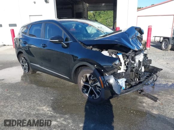 ✅ 2025 Kia Sportage EX • VIN: 5XYK33DF8SG310135 • Lot: 43368994. Listed on IAAI with 1,974 mi. Free auction sales archive from the USA and detailed vehicle history report at DreamBid. Image 1.