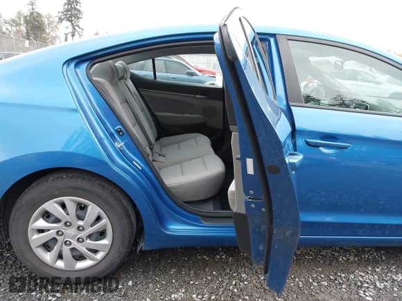 2018 Hyundai Elantra SE z VIN KMHD74LF7JU472903, wystawiony jako IAAI lot #43534979 z przebiegiem 41 692 mil mil oraz . Historia ofert i sprzedaży dostępna na DreamBid. Obrazek 8.