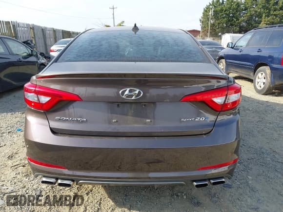 ✅ 2015 Hyundai Sonata Sport • VIN: 5NPE34AB6FH084163 • Lot: 43640225. Listed on IAAI with 234,665 mi. Free auction sales archive from the USA and detailed vehicle history report at DreamBid. Image 16.
